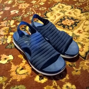 EUC skechers sandals sz 9